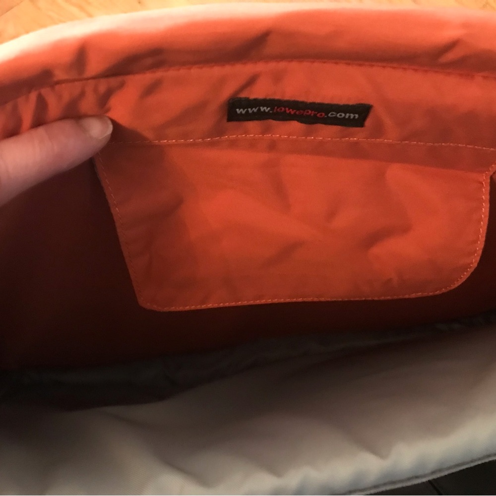 Lowepro Messenger Computer Bag - Picture 5 of 7